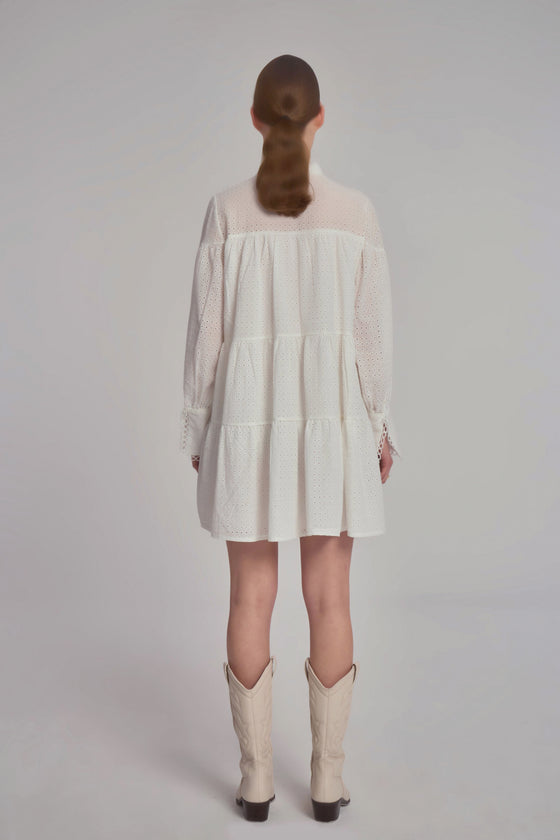 Mini-robe brodée