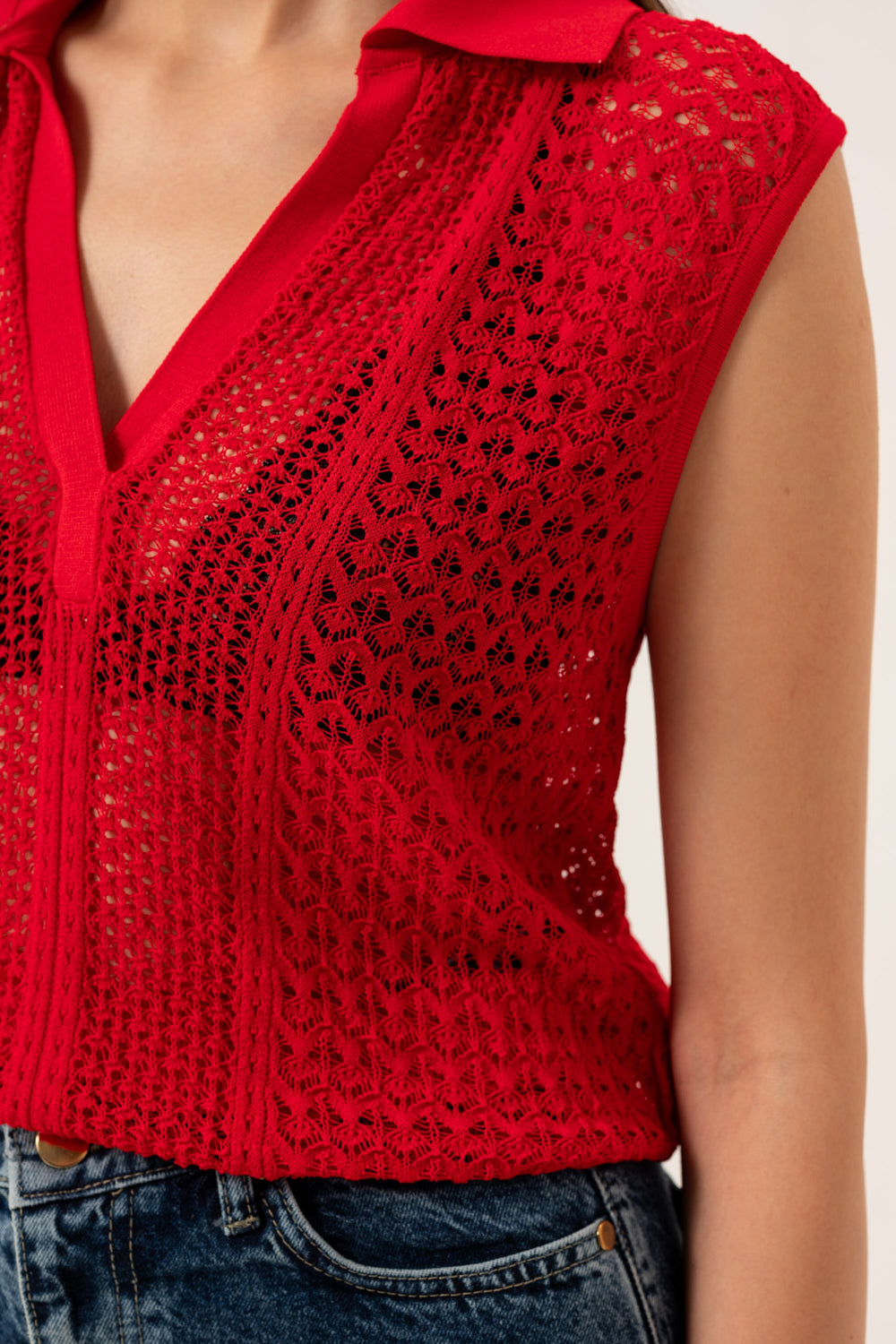 POLO NECK SLEEVELESS SWEATER - RED