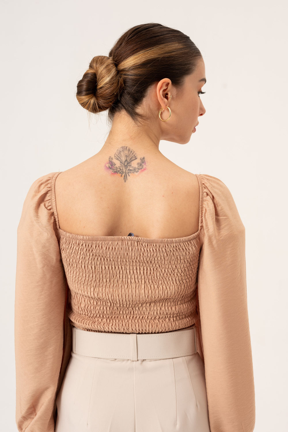 SHIRRED BALLOON SLEEVE BLOUSE - CAMEL