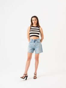  Shorts en jean des jambes latérales déchirées